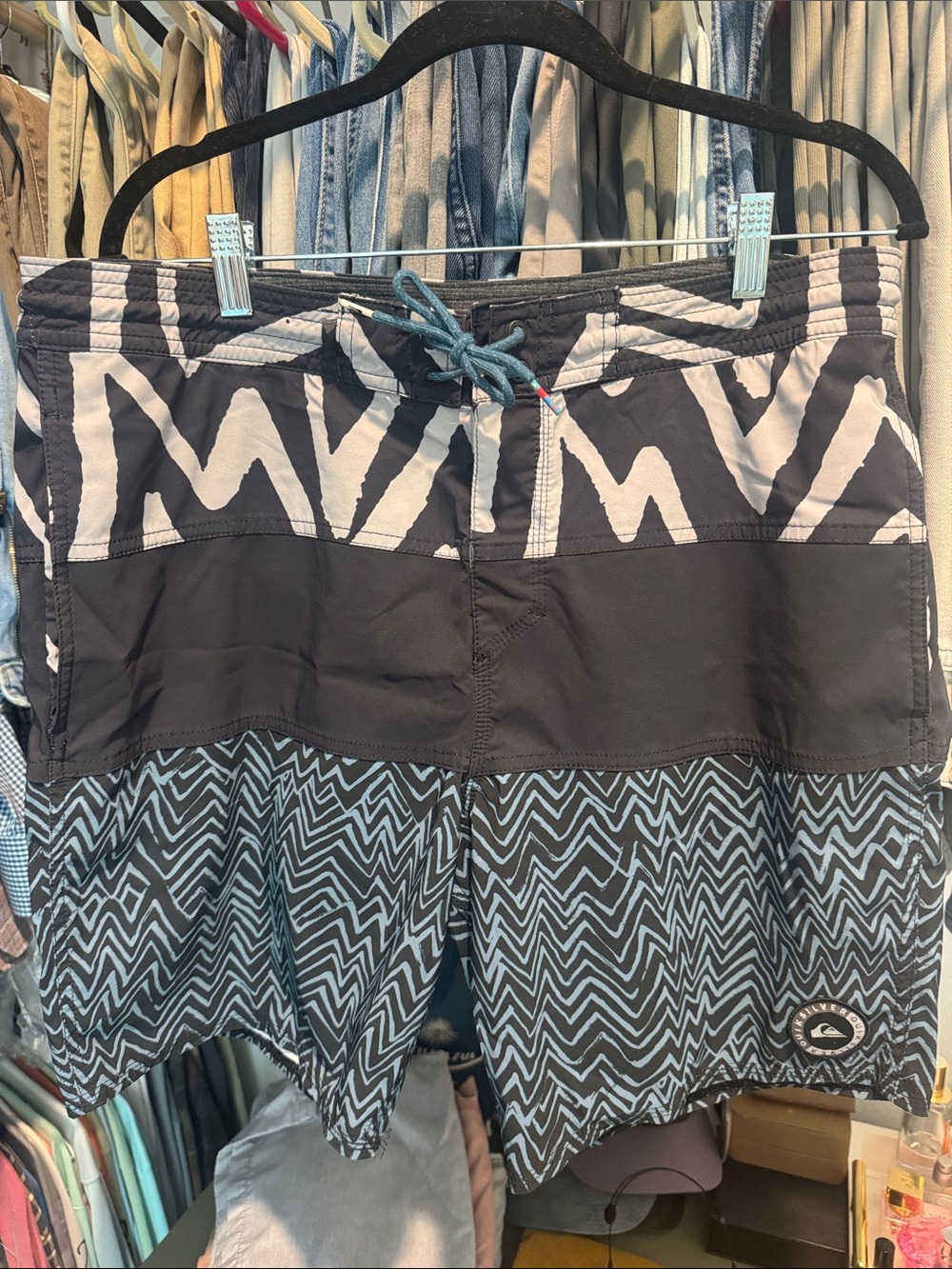 Quiksilver Men's Black, Gray & Blue Geometric Board Shorts with pockets 34